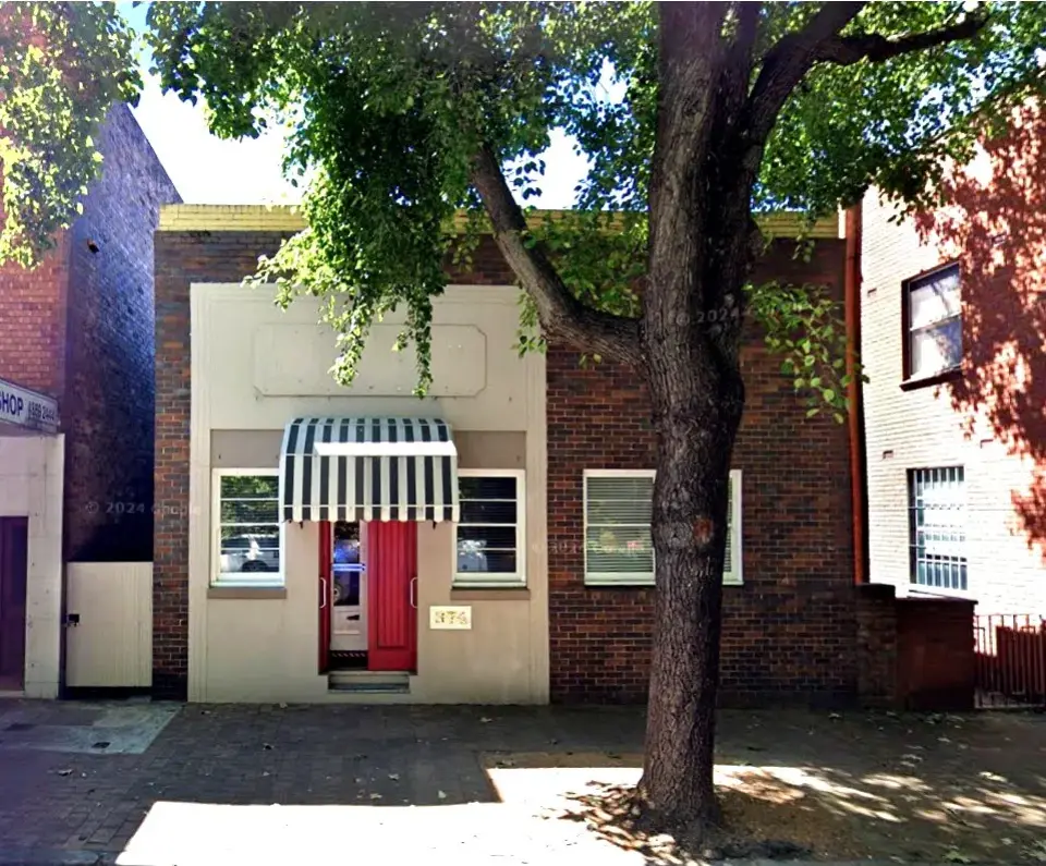 Full Argyle Street frontage of 374 Argyle Street beneath the large street tree