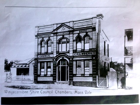 Historic Argyle Street streetscape showing the weatherboard building at 374 Argyle Street on the left